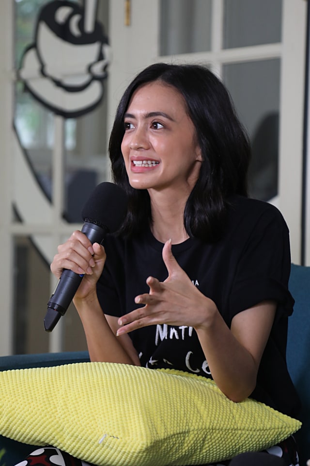 Aktris Agla Artalidia dan Rachel Amanada saat berkiunjung ke kantor kumparan, Jakarta, Kamis (5/12).  Foto: Fanny Kusumawardhani/kumparan