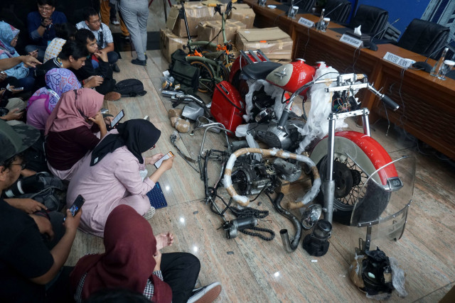 Konfrensi pers penyelundupan sepeda Brompton dan Harley Davidson yang diselundupkan melalui pesawat baru Garuda Indoensia. Foto: Irfan Adi Saputra/kumparan