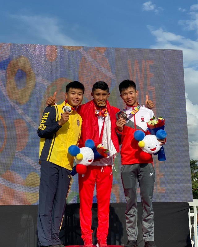 Aiman Cahyadi, atlet balap sepeda Indonesia, raih emas di SEA Games 2019. Foto: Dok. CdM Indonesia