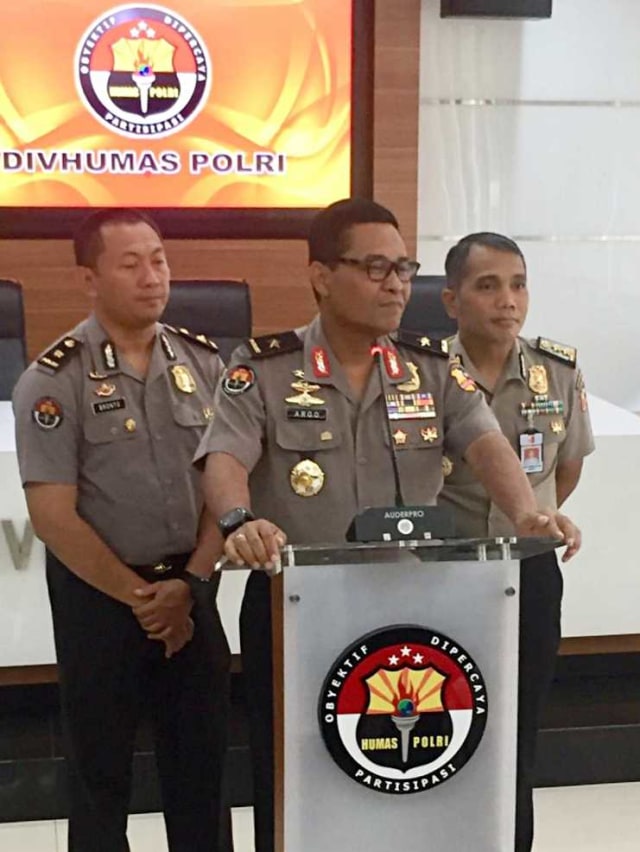 Karopenmas Divisi Humas Polri Brigjen Pol Argo Yuwono (tengah) di Mabes Polri, Kamis (5/12). Foto: Mirsan Simamora/kumparan