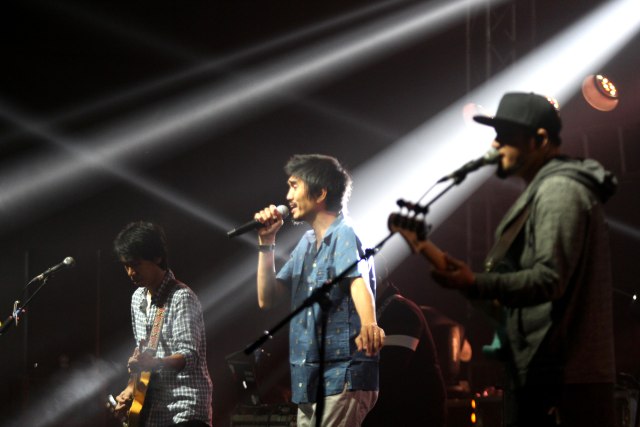 Penonton konser "A Night with Sheila on 7" di Gandaria City Hall, Jakarta, Kamis (5/12/2019). Foto: Nugroho Sejati/kumparan