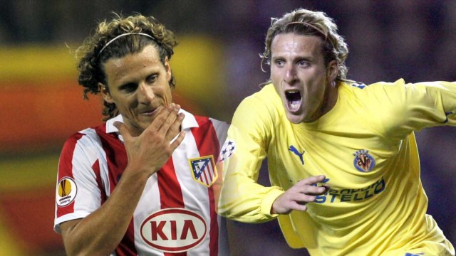 Diego Forlan saat di Villarreal dan Atletico Madrid. Foto: AFP/ARIS MESSINIS dan IAN STEWART