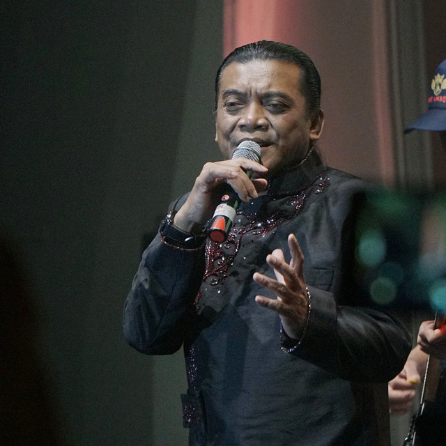 Penampilan Didi Kempot dalam konser The Lord Of Loro Ati di The Pallas, SCBD, Jakarta Selatan. Foto: Fanny Kusumawardhani/kumparan