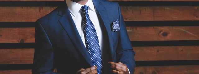 Ilustrasi orang mengenakan setelan jas (Adeolu Eletu/Unsplash)