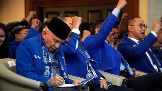 Ketua Dewan Kehormatan PAN Amien Rais (kiri) saat Rapat Kerja Nasional PAN Tahun 2019 di Millennium Hotel, Jakarta Pusat. Foto: Irfan Adi Saputra/kumparan