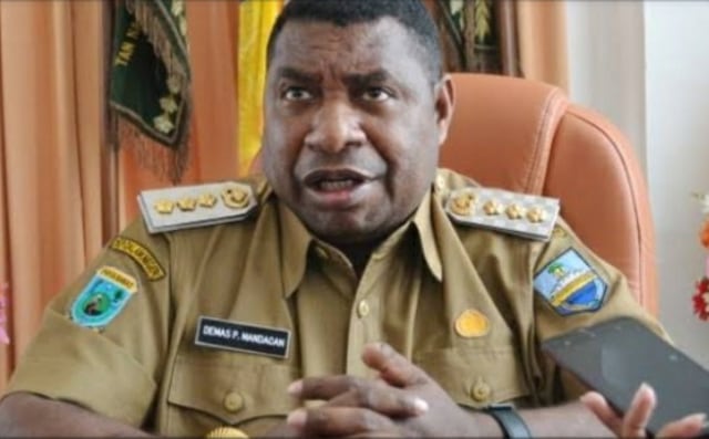 Bupati Manokwari Demas Paulus Mandacan