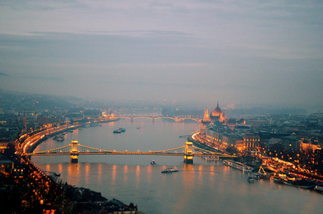 Pemandangan Kota Budapest diambil dari Citadella. Foto: Pixabay.com/ cristalmorando.