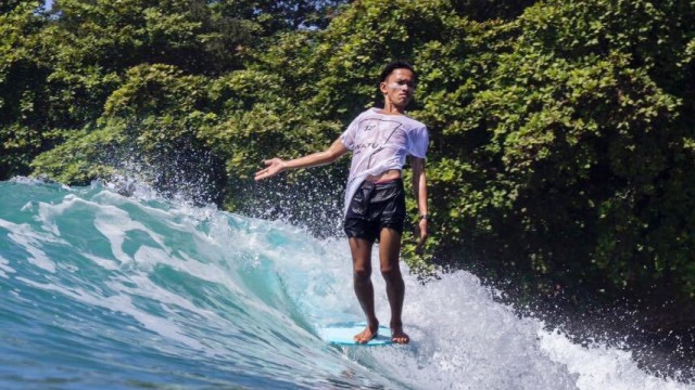 Atlet Longboard Indonesia Dean Permana mendapat medali perunggu di SEA Games 2019 Filipina. Foto: Dok. NOC Indonesia