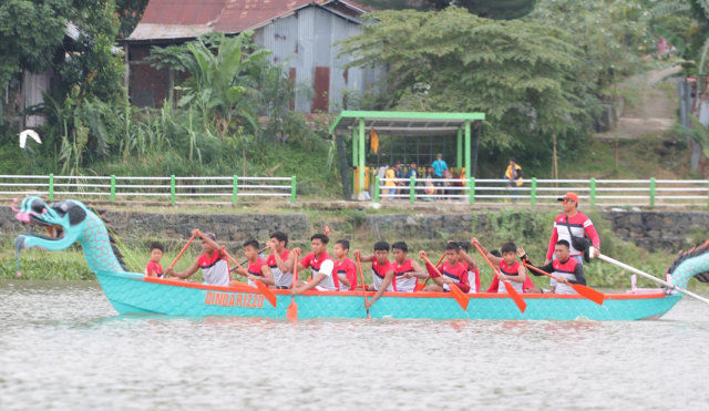 Belasan tim dari 4 kabupaten/kota ikuti lomba perahu di kawasan wisata Danau Sipin, Kota Jambi. Foto: Bahara Jati