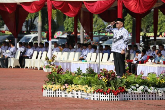 Upacara peringatan HUT ke-74 PGRI dan Hari Guru Nasional 2019 yang digelar di lapangan Mapolda Aceh, Banda Aceh, Minggu (8/12). Foto: Dok. Disdik Aceh