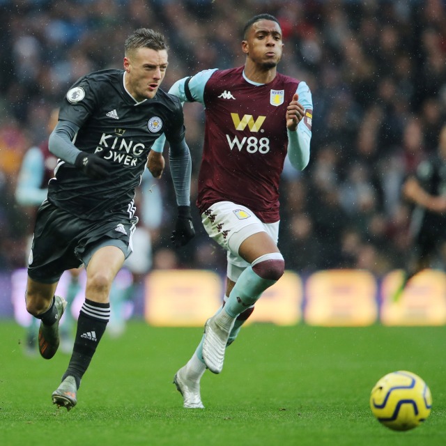 Aksi Jamie Vardy saat melawan Aston Villa. Foto: Action Images via Reuters/Molly Darlington