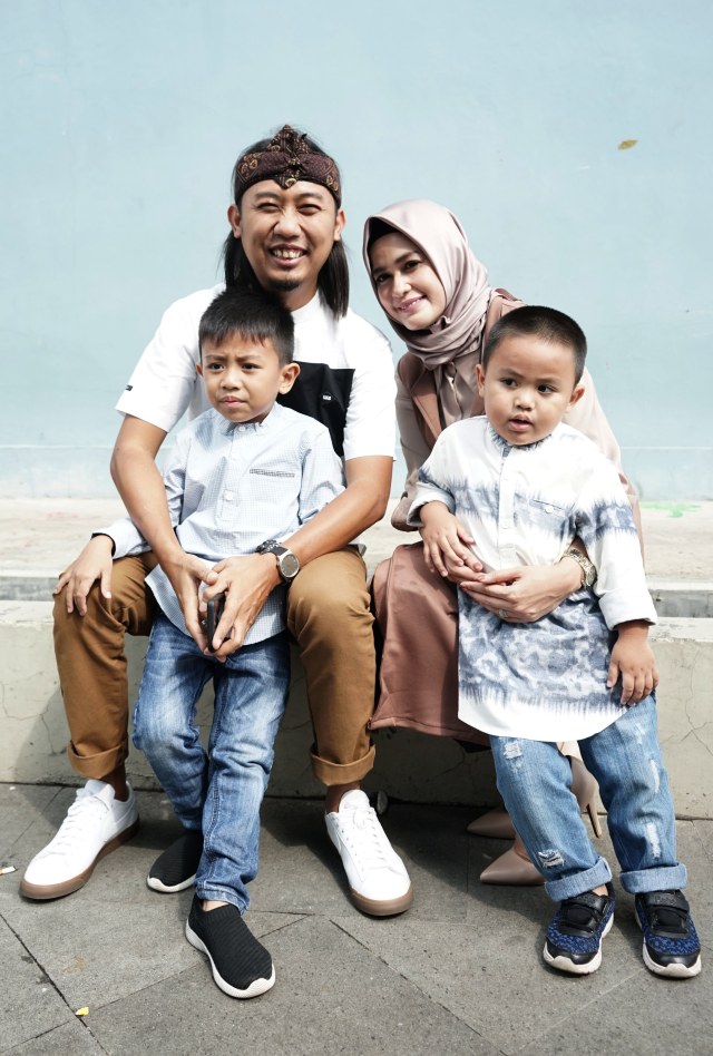 Komedian Ade Jigo bersama istrinya Irene saat ditemui dikawasan Tendean, Jakarta, Selasa, (10/12/2019). Foto: Dok. Ronny