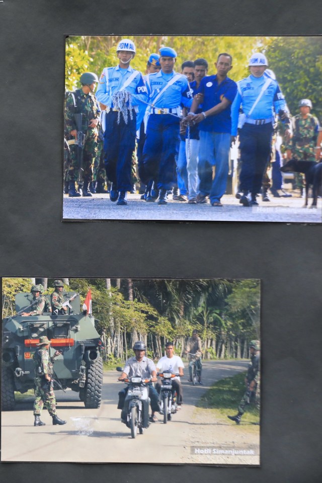 Foto jepretan Hotli Simanjuntak yang dipajang pada acara bertema Lorong Ingatan 'Khauri Nujoh' di Kantor KontraS Aceh, Selasa (10/12). Foto: Suparta/acehkini