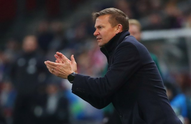 Jesse Marsch, pelatih Red Bull Salzburg, di laga kontra Liverpool. Foto: REUTERS/Michael Dalder