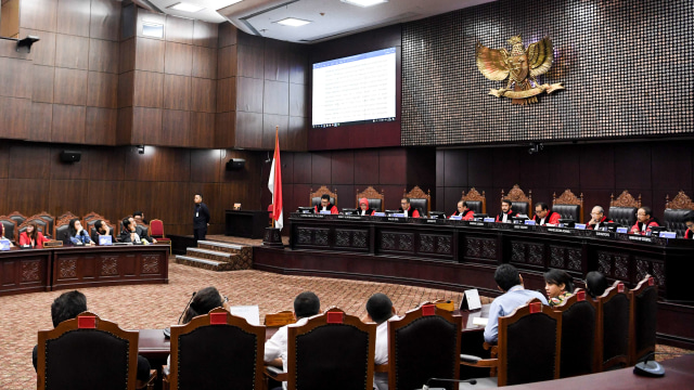 Suasana sidang pembacaan amar putusan nomor perkara 56/PUU-XVII/2019 dan 58/PUU-XVII/2019 di Mahkamah Konstitusi, Jakarta, Rabu (11/12). Foto: ANTARA FOTO/Hafidz Mubarak A