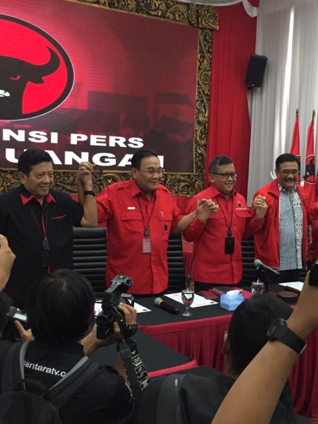 Konferensi pers Sekjen PDIP Hasto Kristoyanto soal tema dan pokok pembahasan Rakernas 10-12 Januari. Foto: Paulina Herasmaranindar/kumparan