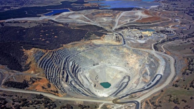 Ilustrasi Tambang. Foto: Shutter Stock