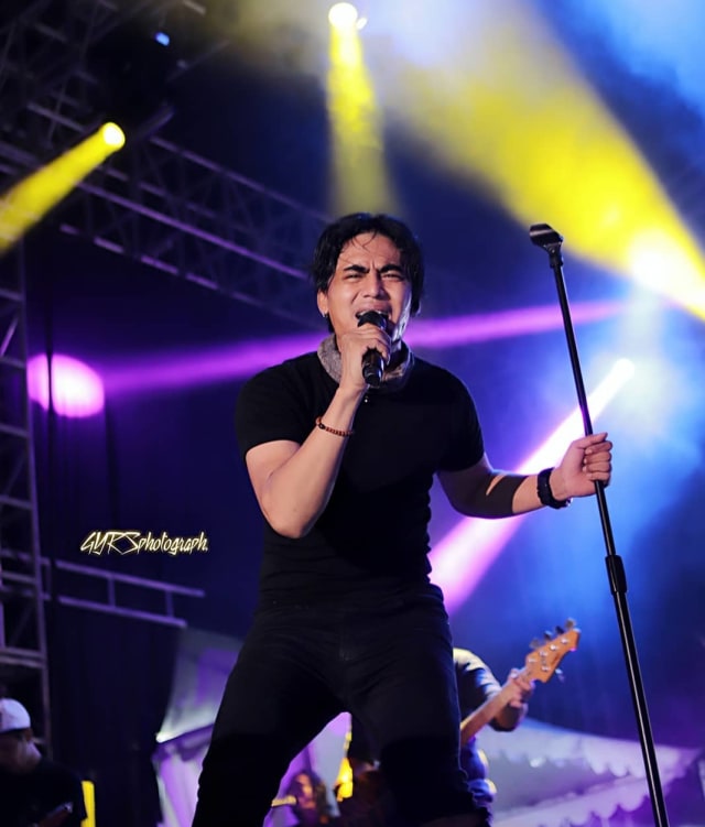 Musisi sekaligus vokalis Setia Band, Charly Van Houten. Foto: Instagram: @charly_setiaku.