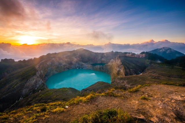 Sunrise di Danau Kelimutu Foto: Shutter Stock