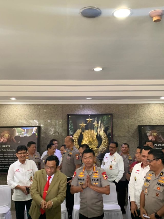 Menko Polhukam Mahfud MD dan Kapolri Jenderal Idham Azis. Foto: Mirsan Simamora/kumparan