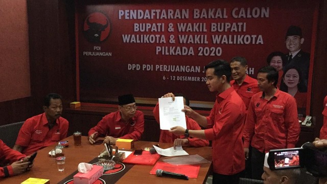 Gibran saat mendaftar Pilwalkot Solo. Foto: Afiati Tsalitsati/kumparan