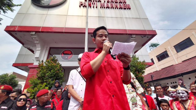 Gibran Rakabuming Raka saat mendaftar jadi calon Walkot Solo di DPD PDIP Jawa Tengah, Kamis (12/12). Foto: Afiati Tsalitsati/kumparan