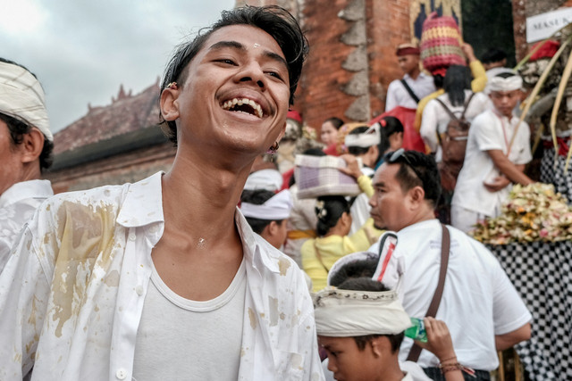 Ekspresi peserta setelah mengikuti Perang Topat. Foto: dok. Kemenparekraf