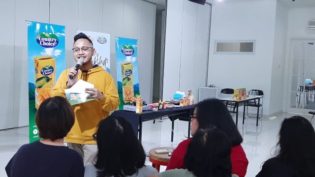 com-Keseruan workshop country choice juice di Esmod School of Design. Foto: Country Choice Juice