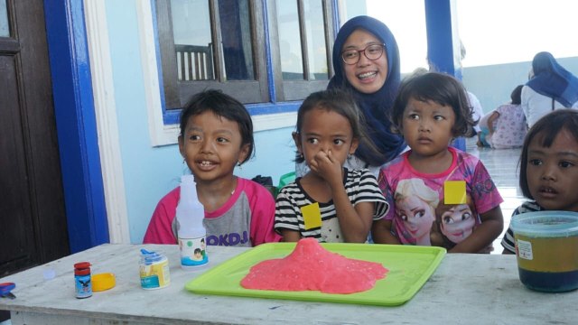 Kegiatan belajar mengajar Komunitas Sahabat Belajar. Dok. Pribadi