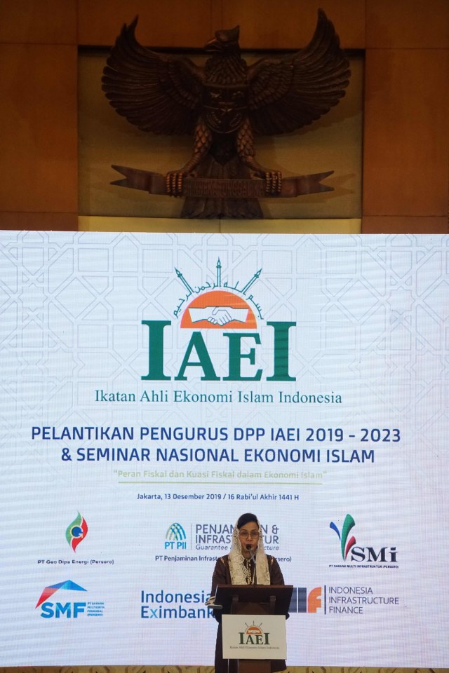 Menteri Keuangan Indonesia Sri Mulyani memberi sambutan saat Pelantikan Pengurus DPP Ikatan Ahli Ekonomi Islam (IAEI) 2019-2023. Foto:  Irfan Adi Saputra/kumparan