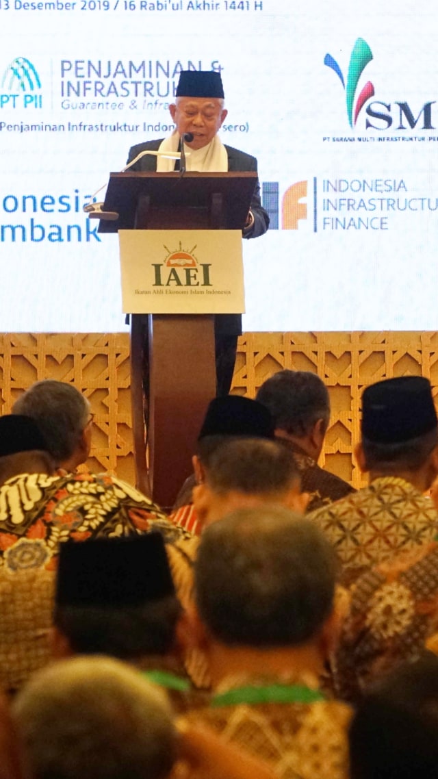 Wakil presiden RI Ma'ruf Amien memberi sambutan saat Pelantikan Pengurus DPP Ikatan Ahli Ekonomi Islam (IAEI) 2019-2023 dan Seminar Nasional Ekonomi Islam. Foto: Irfan Adi Saputra/kumparan