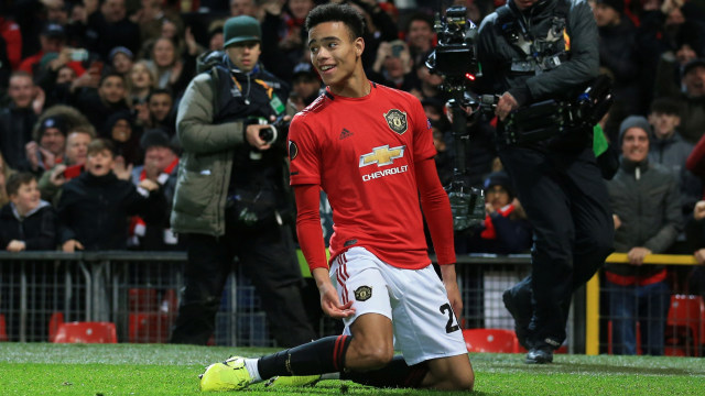 Mason Greenwood merayakan golnya di laga melawan AZ Alkmaar. Foto: REUTERS/Jon Super