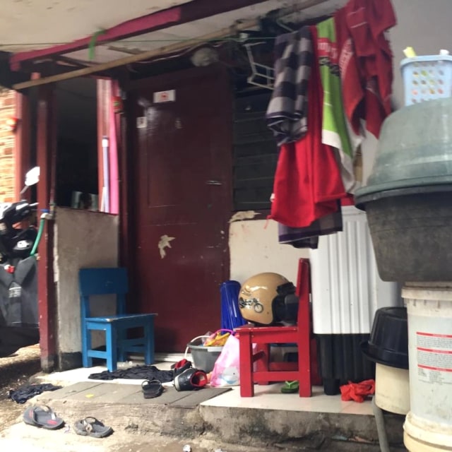 Suasana di rumah ibu pelaku yang kafir-kafirkan banser NU, di Jalan Pondok Pinang II, Jakarta Selatan, Jumat (13/12). Foto: Muhammad Darisman/kumparan