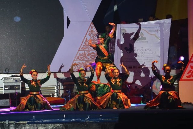 Tarian Melayu pembukaan KSM. Foto : Bams Nektar