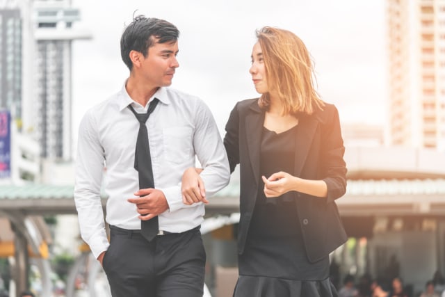 Ilustrasi Pacaran dengan Rekan Kerja Foto: Dok. Shutterstock