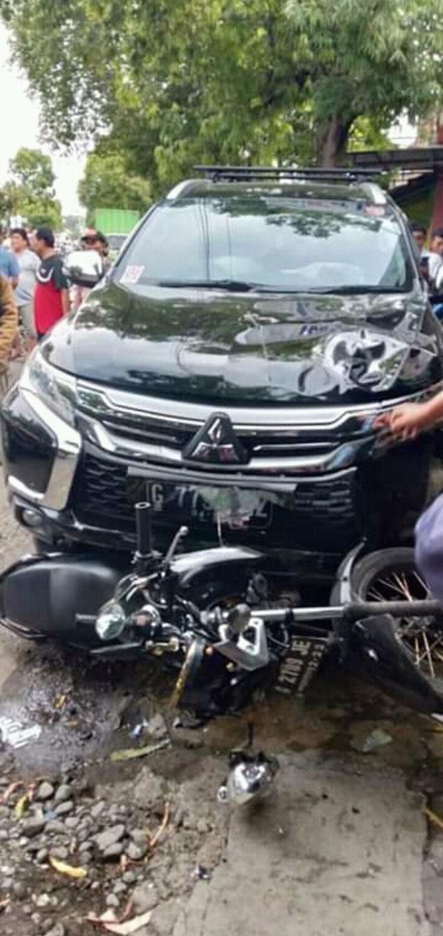 Pajero Sport tabrak pemotor di Tegal. Foto: Dok. Istimewa