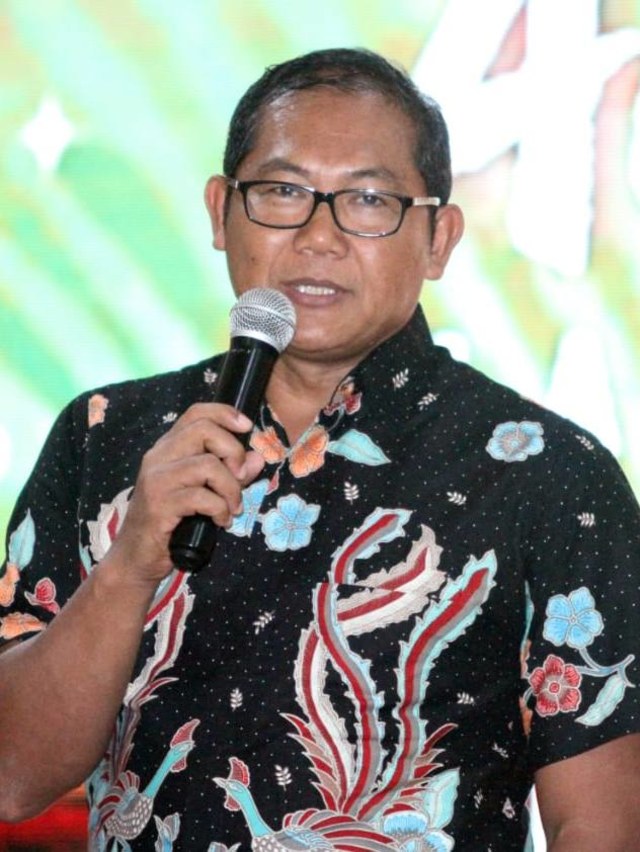 Manajer Bhayangkara FC, Sumardji, saat menggelar evaluasi Bhayangkara. Foto: Dok. Media Bhayangkara