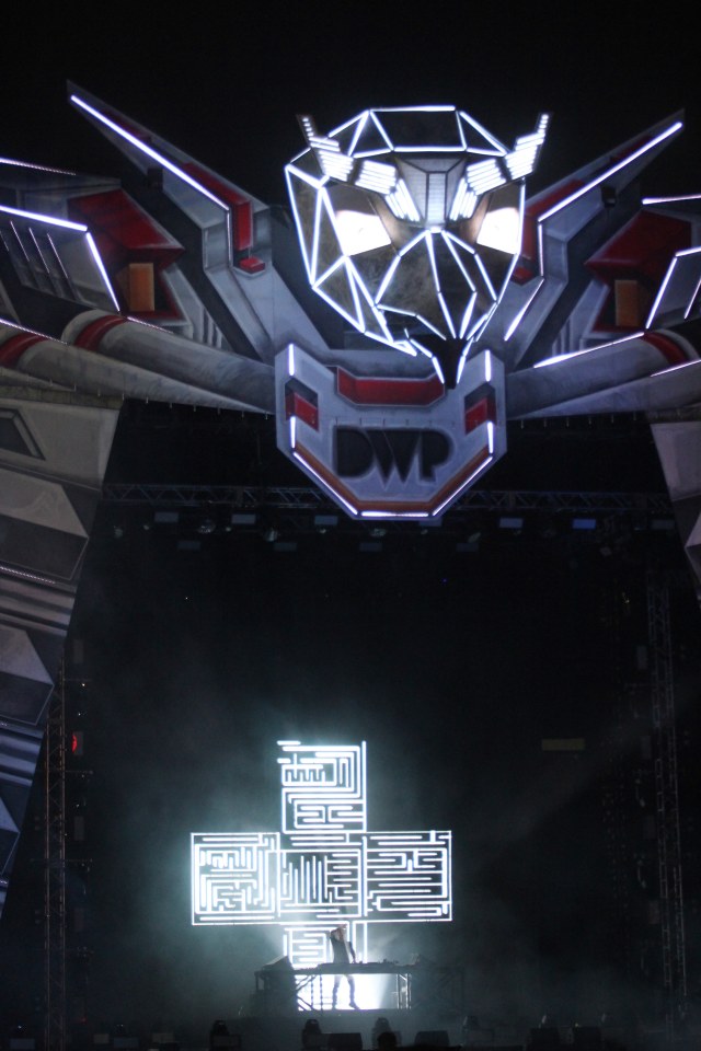 Aksi panggung Martin Garrix di Djakarta Warehouse Project (DWP) 2019 di Jakarta International Expo, Jakarta. Foto: Irfan Adi Saputra/kumparan