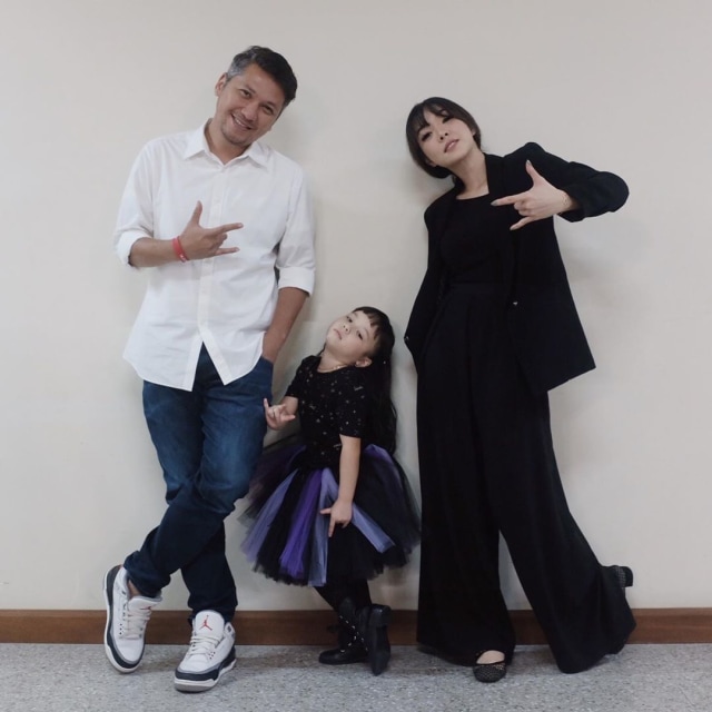 Gading bersama Gisel dan Gempi. Foto: Instagram/@gadiiing