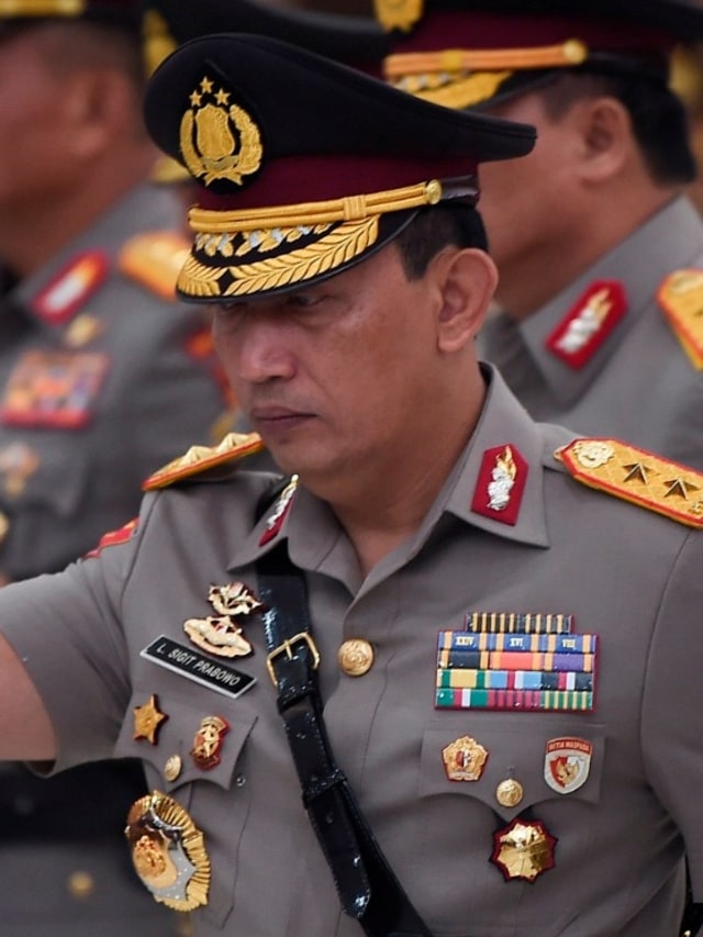 Kabareskrim Polri Inspektur Jenderal Pol Listyo Sigit Prabowo bersiap menandatangani dokumen saat serah terima jabatan Kabareskrim di Mabes Polri Jakarta. Foto: ANTARA FOTO/Nova Wahyudi