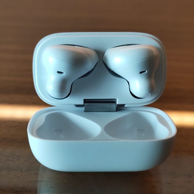 Wireless headphone Oppo Enco Free. Foto: Aulia Rahman/kumparan