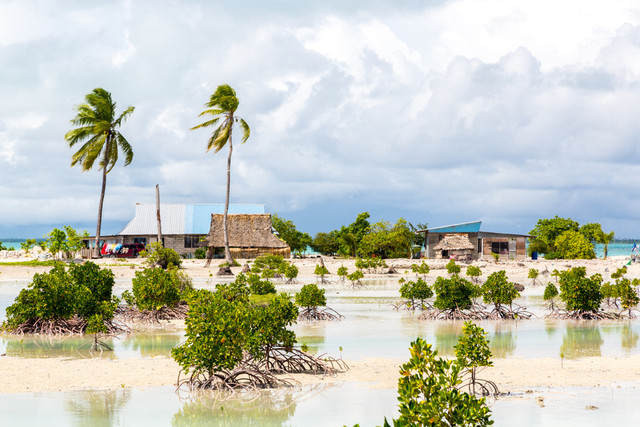 Desa di atol Tarawa Selatan, Kepulauan Gilbert, Kiribati
Foto: Shutter Stock