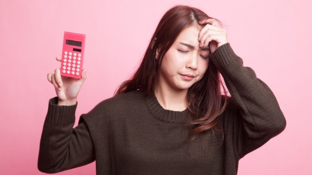Ketergantungan finansial sering perburuk situasi KDRT. Foto: Shutterstock