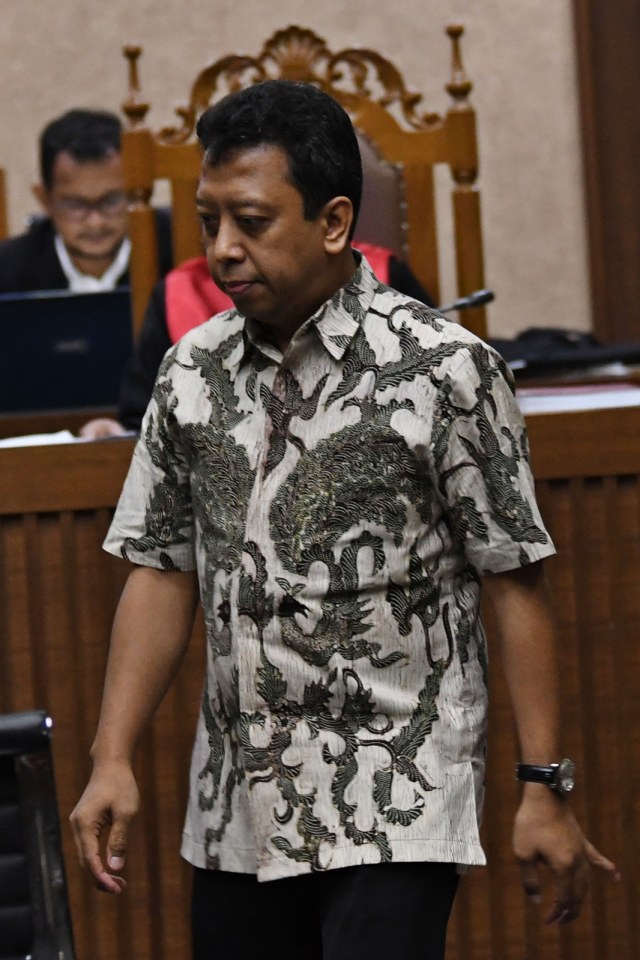 Terdakwa kasus suap jual beli jabatan di lingkungan Kementerian Agama Romahurmuziy (tengah) mengikuti sidang lanjutan di Pengadilan Tipikor Foto: ANTARA FOTO/Aditya Pradana Putra