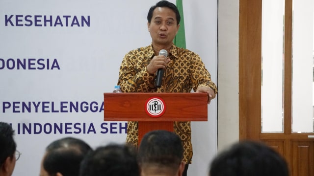 Ketua PB IDI Daeng M Faqih memberikan sambutan pada acara penandatanganan nota kesepahaman antara BPJS dan PB IDI di Kantor PB IDI, Jakarta. Foto: Irfan Adi Saputra/kumparan