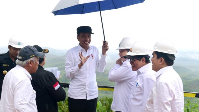 Presiden Jokowi bersama sejumlah Menteri Kabinet Indonesia Maju saat meninjau lokasi rencana ibu kota baru di Sepaku, Penajam Paser Utara, Kaltim. Foto: Dok. Biro Pers Sekretariat Presiden