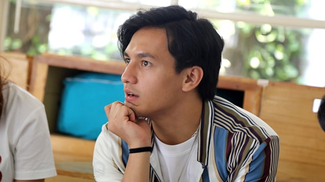 Pemain film Habibie & Ainun 3, Jefri Nichol, saat berkunjung ke kantor kumparan, Jakarta Selatan, Rabu (18/12). Foto: Melly Meiliani/kumparan