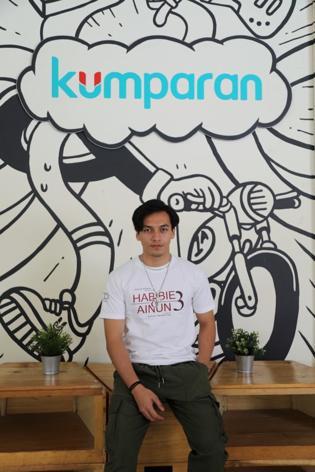Pemain film Habibie & Ainun 3, Jefri Nichol, saat berkunjung ke kantor kumparan, Jakarta Selatan, Rabu (18/12). Foto: Melly Meiliani/kumparan