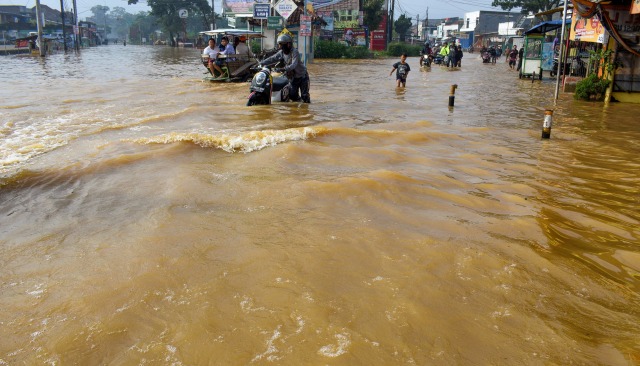 Kondisi banjir di Baleendah, Bandung. Foto: AFP/TIMUR MATAHARI