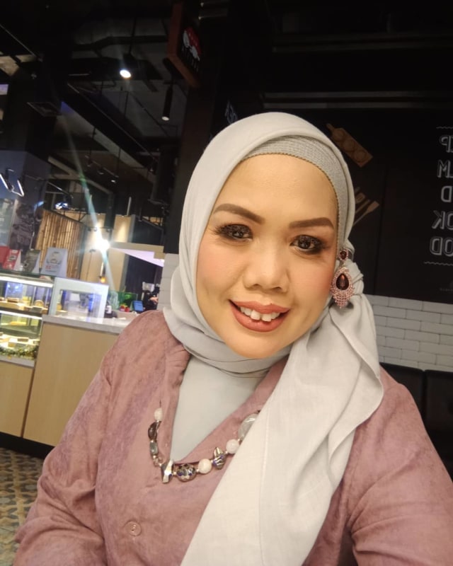 Elly Sugigi sebelum jalani operasi pemotongan gigi. (Foto: Instagram @ellysugigi_real_)